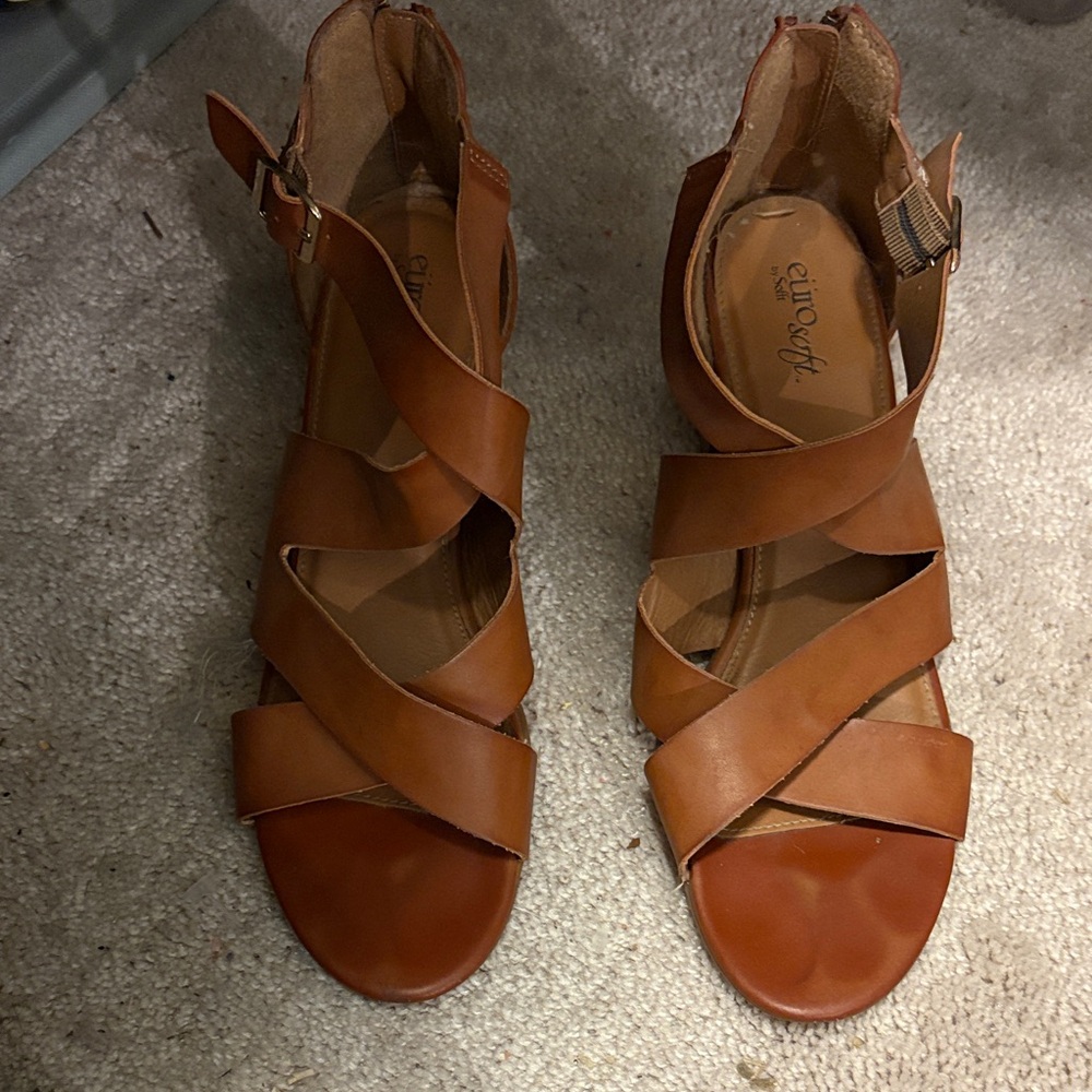 Stylish Tan Strappy Sandals